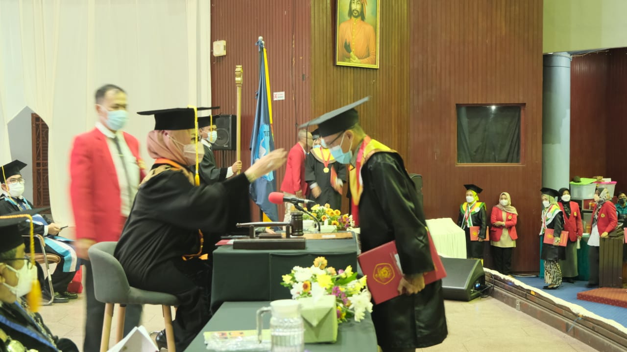 Teliti Methode Dakwah Sistimatika Wahyu Hidayatullah, Antar Ketua STAI Albayan Wisudawan S3 Terbaik Unhas